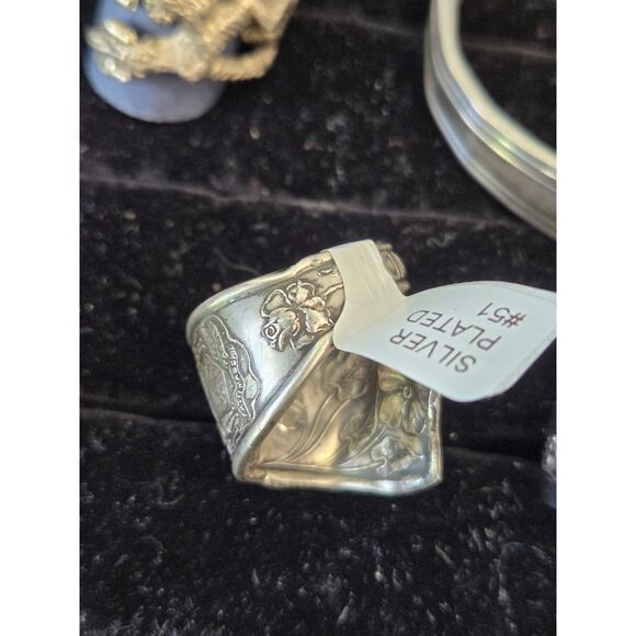 Vintage 1881 Rogers brand  Silver Plated Maryland Spoon Ring Size 8 wrap around - Picture 2 of 5